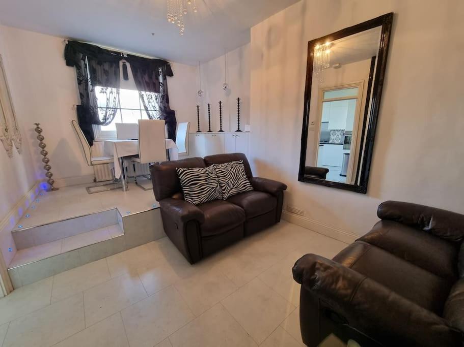 Beautiful Apartment In The Heart Of Rochester Rochester  Eksteriør billede