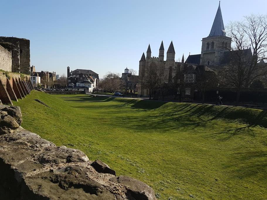 Beautiful Apartment In The Heart Of Rochester Rochester  Eksteriør billede