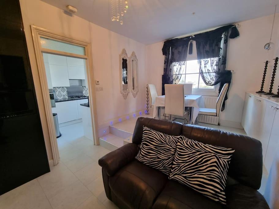 Beautiful Apartment In The Heart Of Rochester Rochester  Eksteriør billede