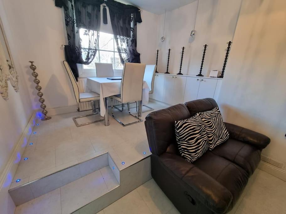 Beautiful Apartment In The Heart Of Rochester Rochester  Eksteriør billede
