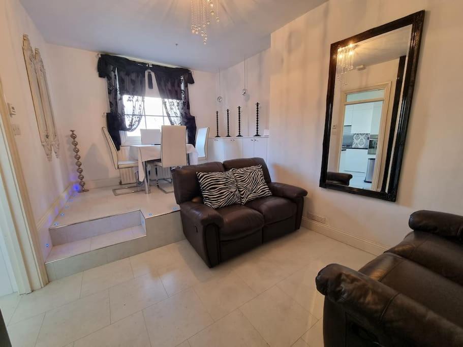 Beautiful Apartment In The Heart Of Rochester Rochester  Eksteriør billede